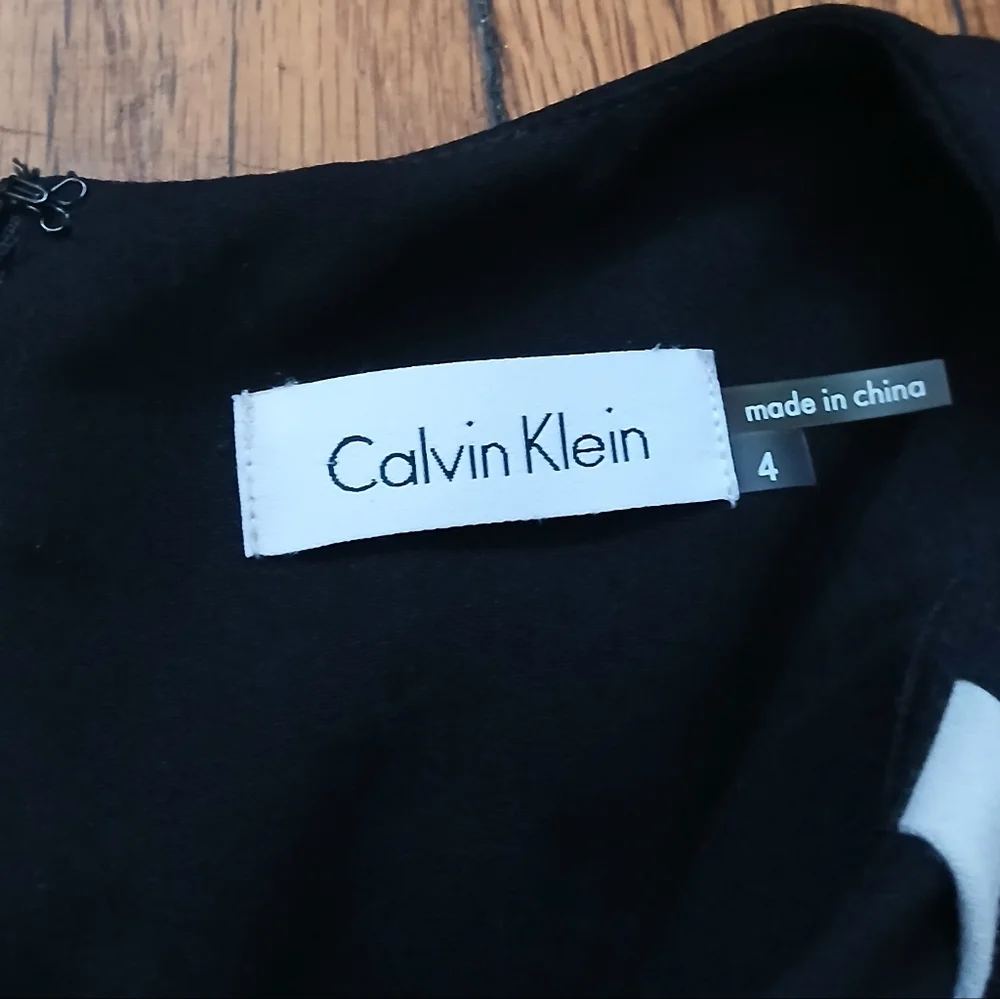 Calvin Klein - Women's Black/White Casual Stylish Sleeveless Dress. Size 4 - Picture 3 of 8